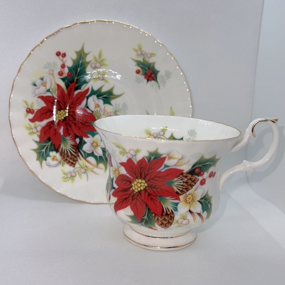 ROYAL ALBERT POINSETTIA FOOTED CUP AND SAUCER BONE CHINA ENGLAND VINTAGE - Picture 2 of 8
